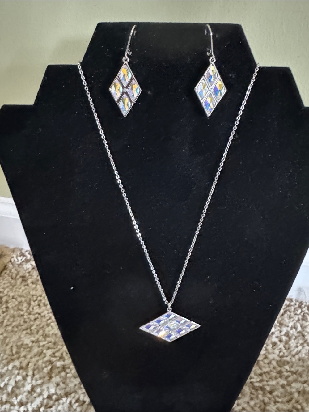 Silver-Sparkling Mosaic Pendant Necklace & Earrings Set